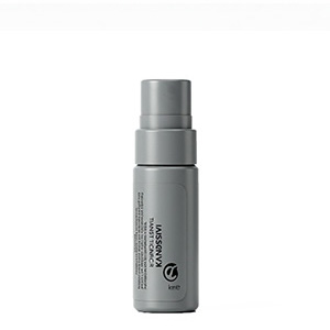 Airless Dispenser Produktbeispiel: grauer Airless Dispenser mit Logodesign