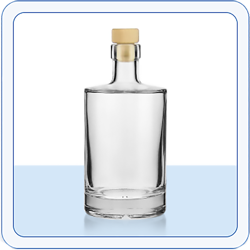 Eine Korkglasflasche mit einem Volumen von 500 ml auf einem weissen Hintergrund